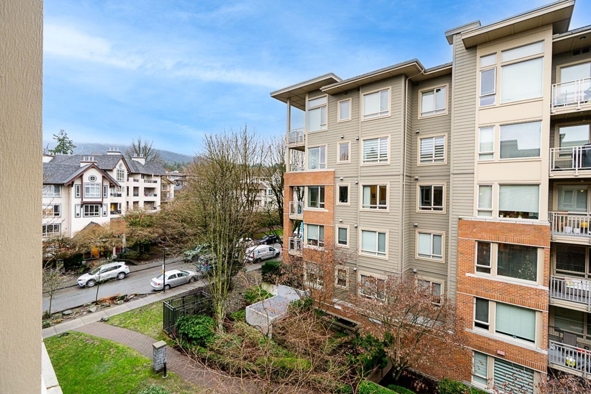 Loft / Bonus Room Photo of 403 139 W 22nd Street, North Vancouver, BC