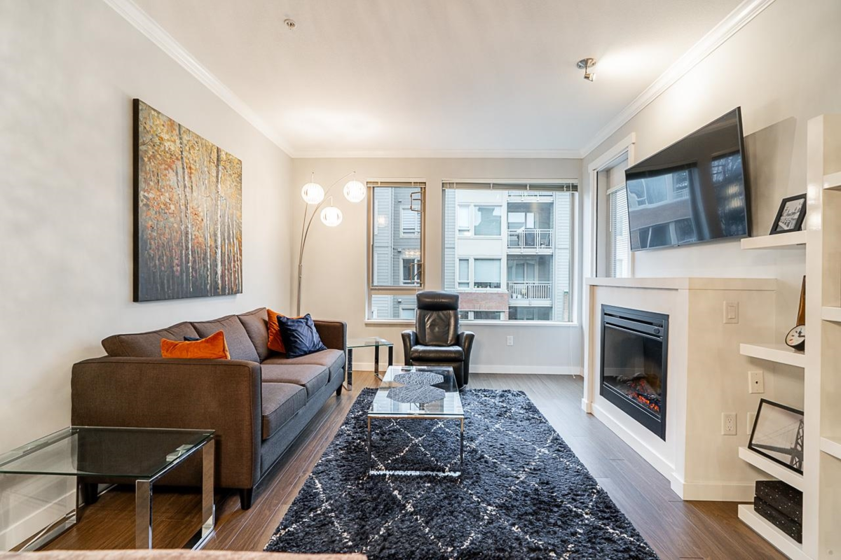 Primary Bathroom Photo of 403 139 W 22nd Street, North Vancouver, BC