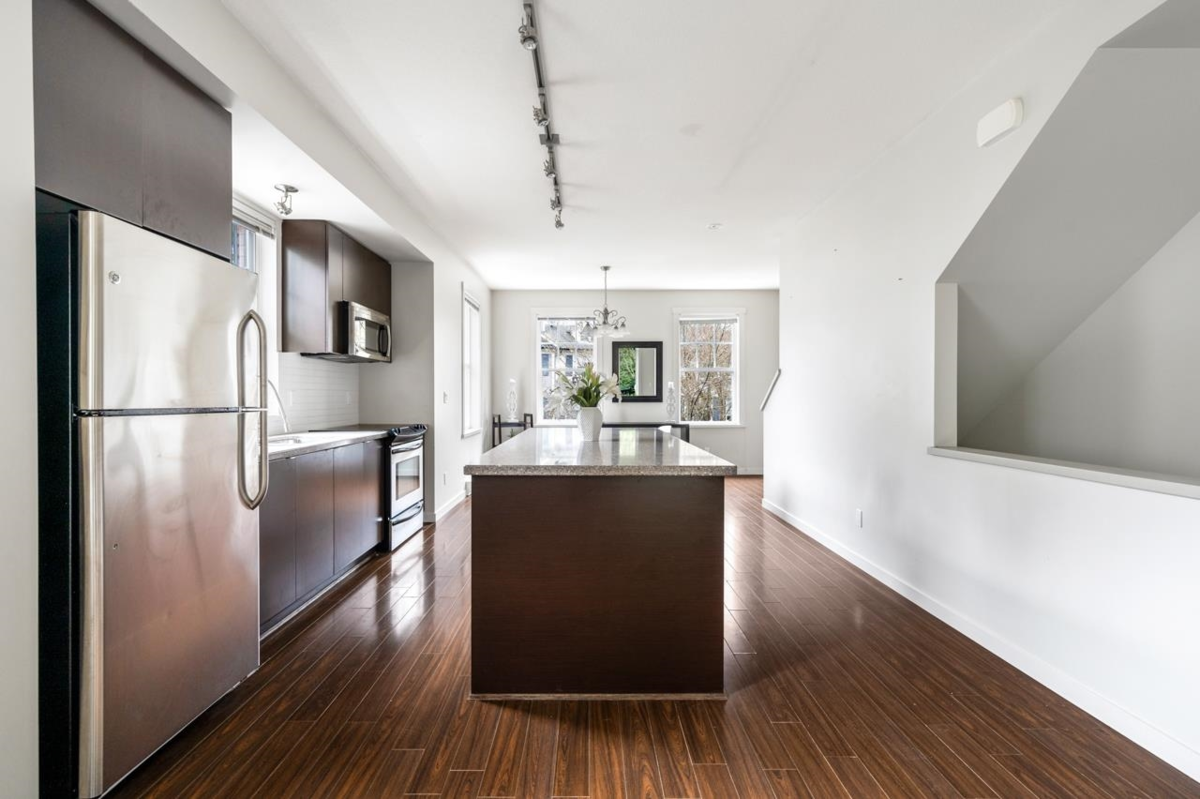 Kitchen Island Photo of 32 102 Fraser Street, Port Moody, BC