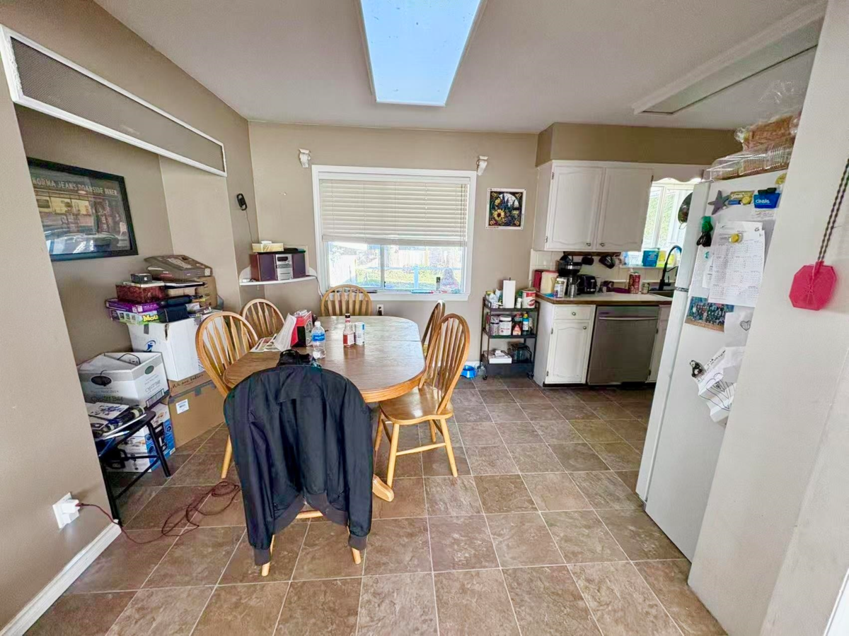 Kitchen Photo of 11074 146 Street, Surrey, BC