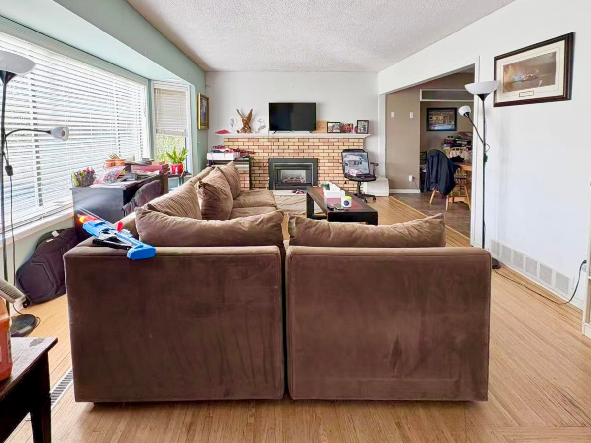 Living Room Photo of 11074 146 Street, Surrey, BC