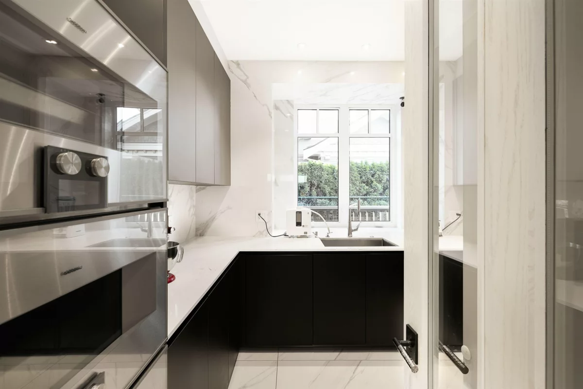 Primary Bathroom Photo of 1239 W 40th Avenue, Vancouver, BC