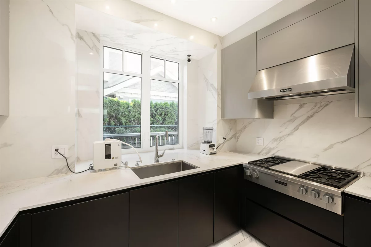 Walk-In Closet Photo of 1239 W 40th Avenue, Vancouver, BC