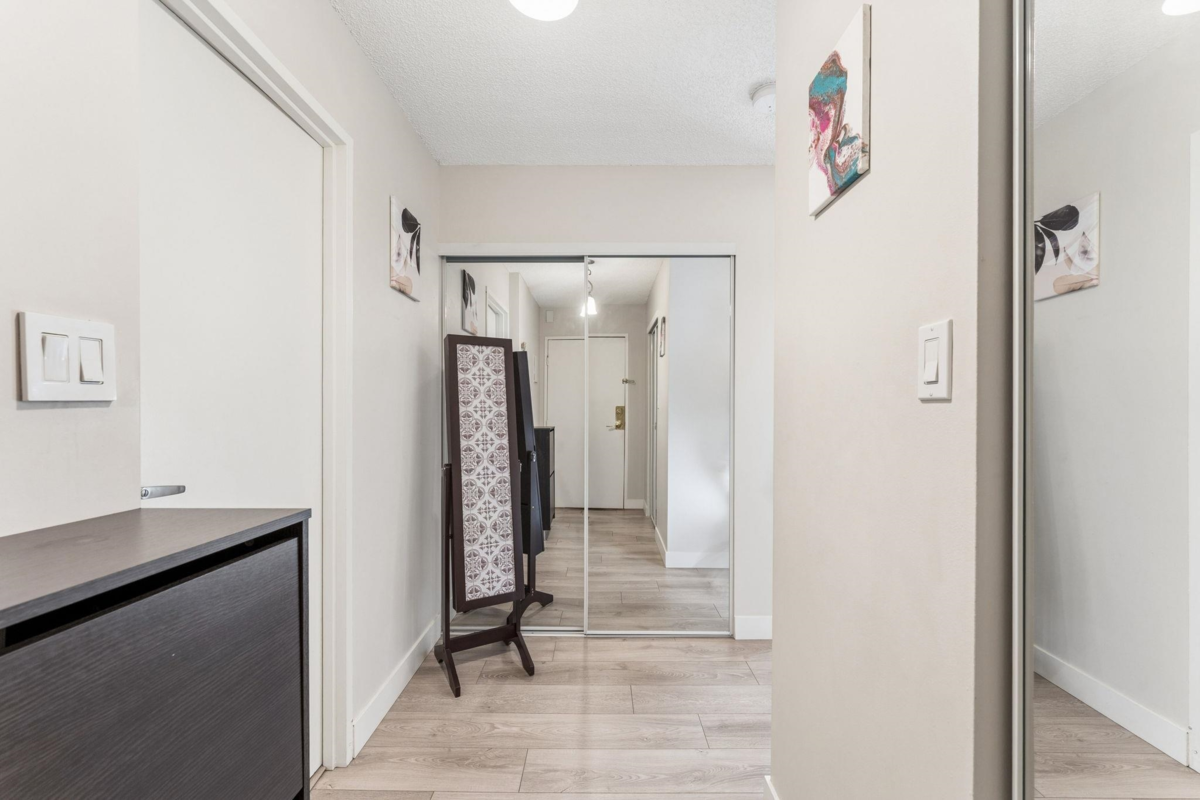 Hallway Photo of 1005 9541 Erickson Drive, Burnaby, BC