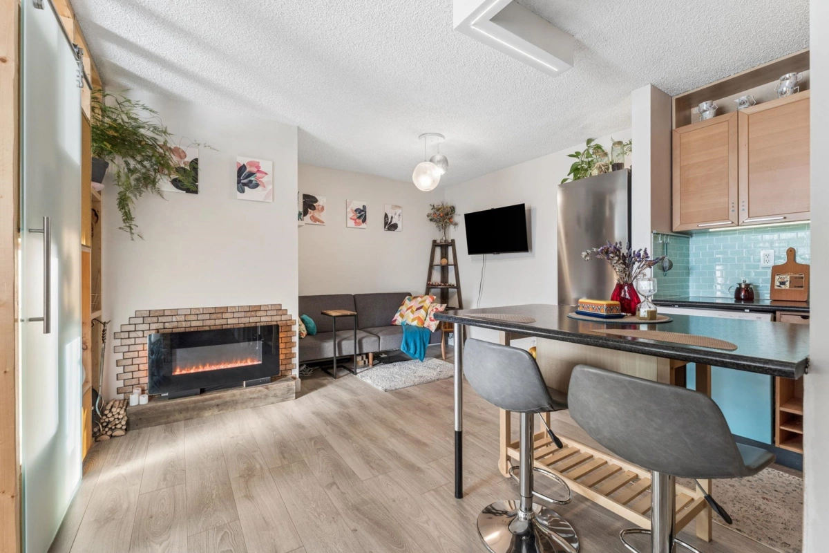 Kitchen Island Photo of 1005 9541 Erickson Drive, Burnaby, BC