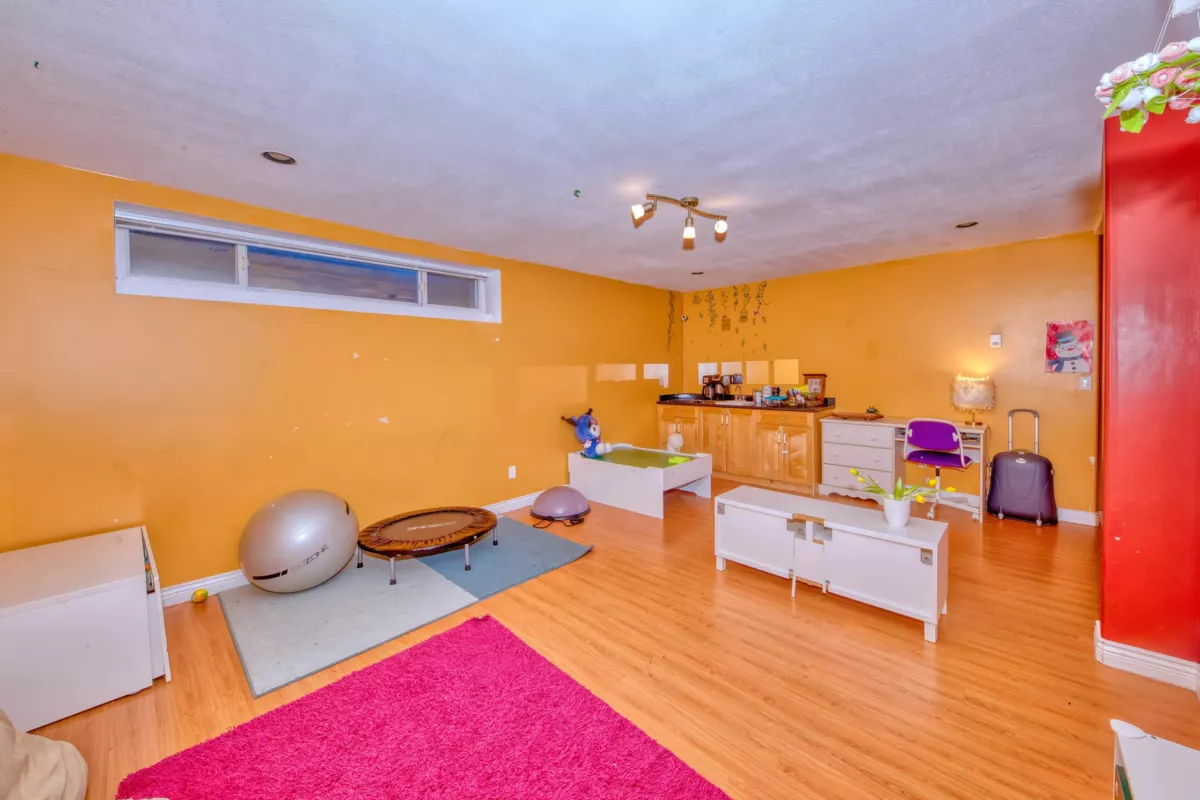 Backyard Photo of 826 E 13th Street, North Vancouver, BC