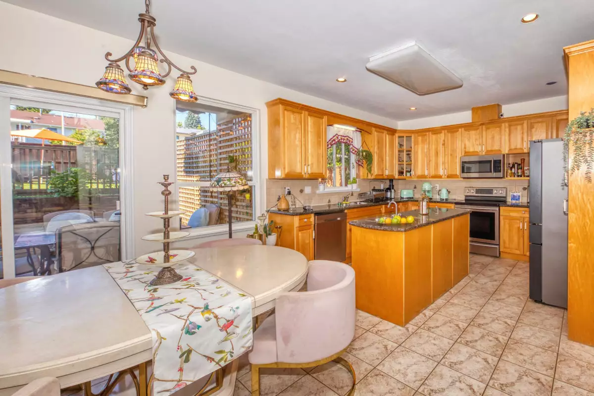 Kitchen Photo of 826 E 13th Street, North Vancouver, BC