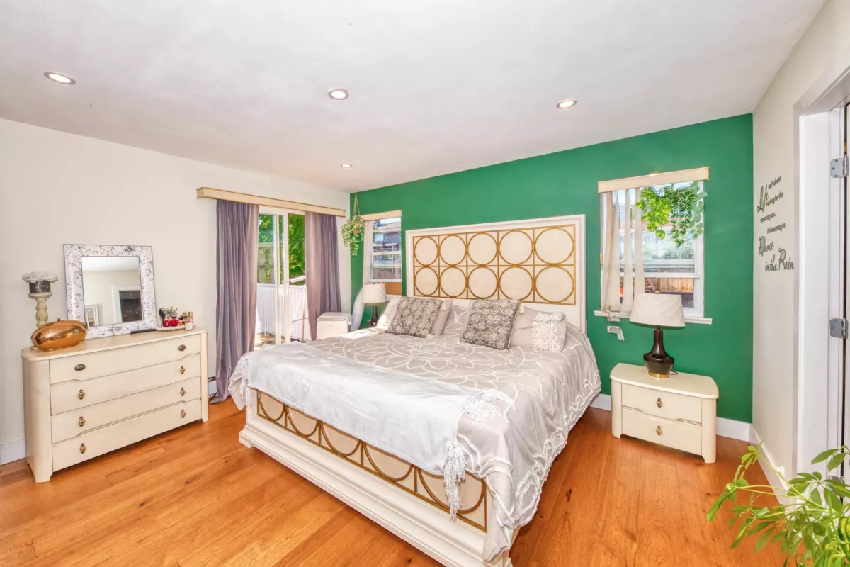 Laundry Room Photo of 826 E 13th Street, North Vancouver, BC