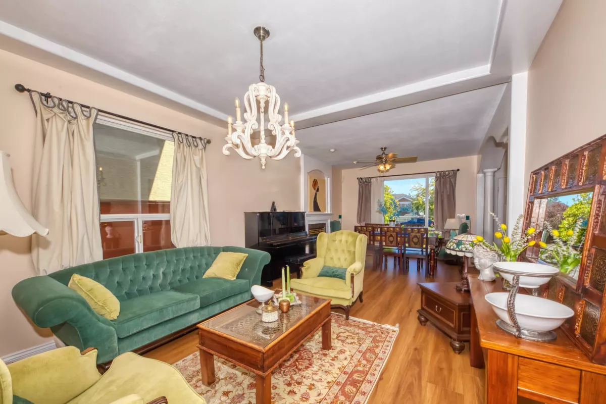 Living Room Photo of 826 E 13th Street, North Vancouver, BC