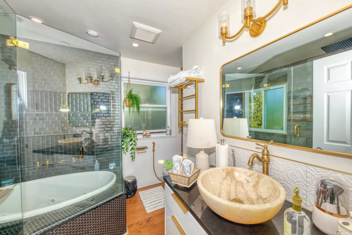 Mudroom Photo of 826 E 13th Street, North Vancouver, BC