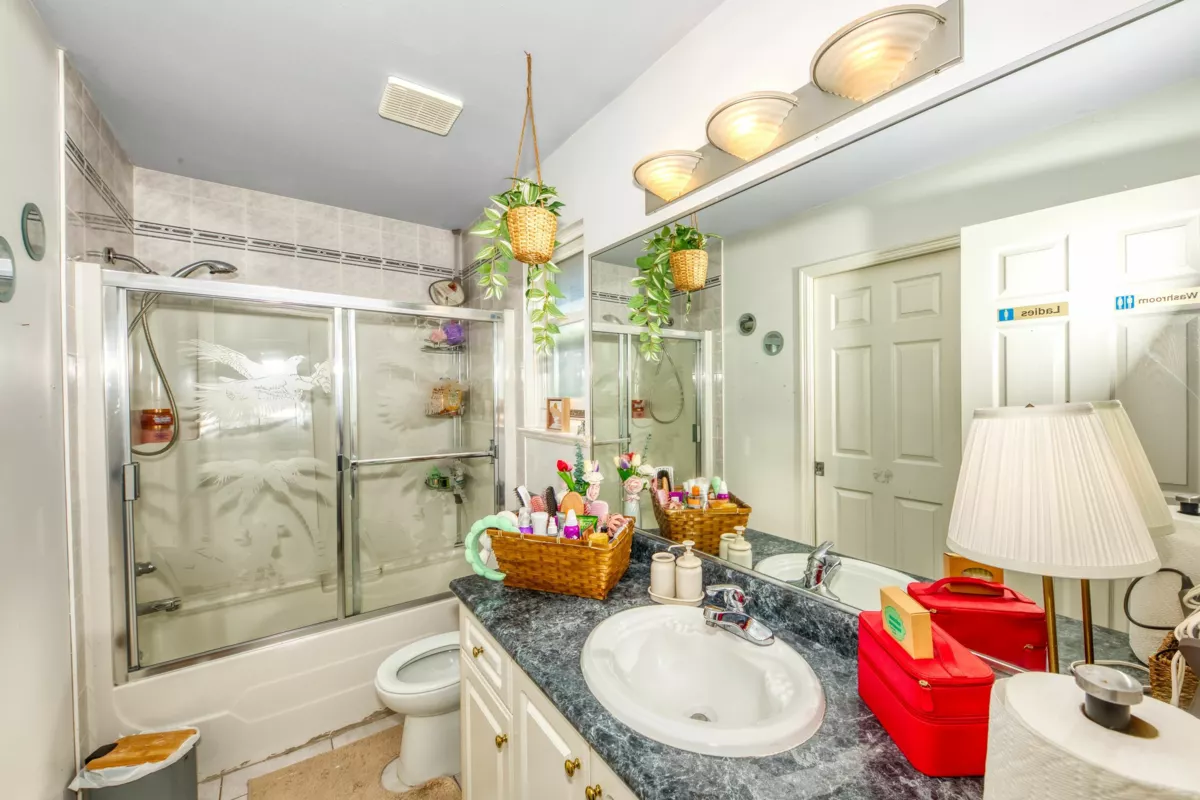 Outdoor Patio Photo of 826 E 13th Street, North Vancouver, BC