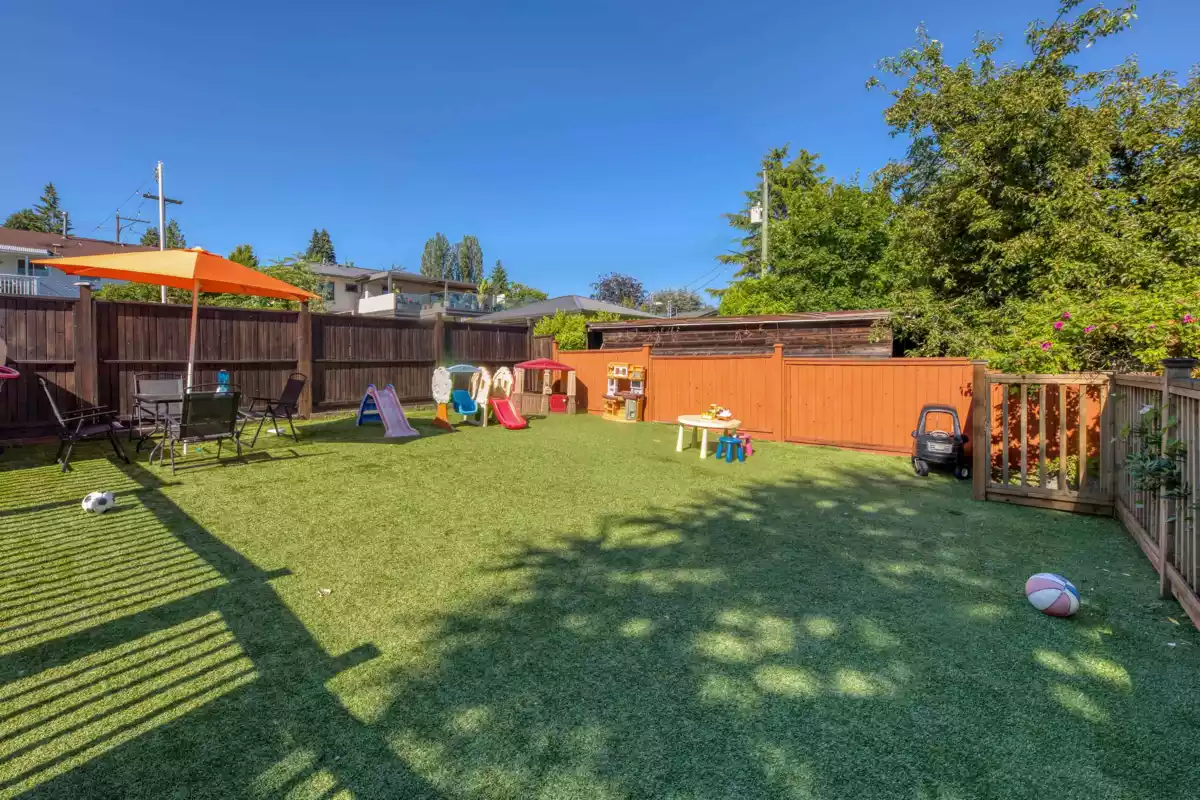 Primary Bathroom Photo of 826 E 13th Street, North Vancouver, BC
