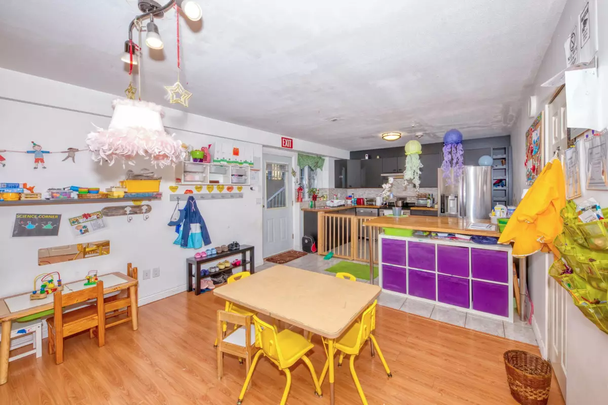 Swimming Pool Photo of 826 E 13th Street, North Vancouver, BC