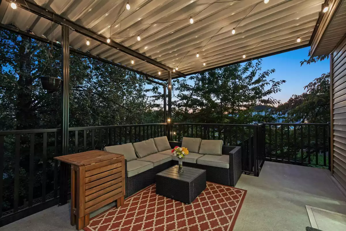 Breakfast Nook Photo of 2378 Mariana Place, Coquitlam, BC