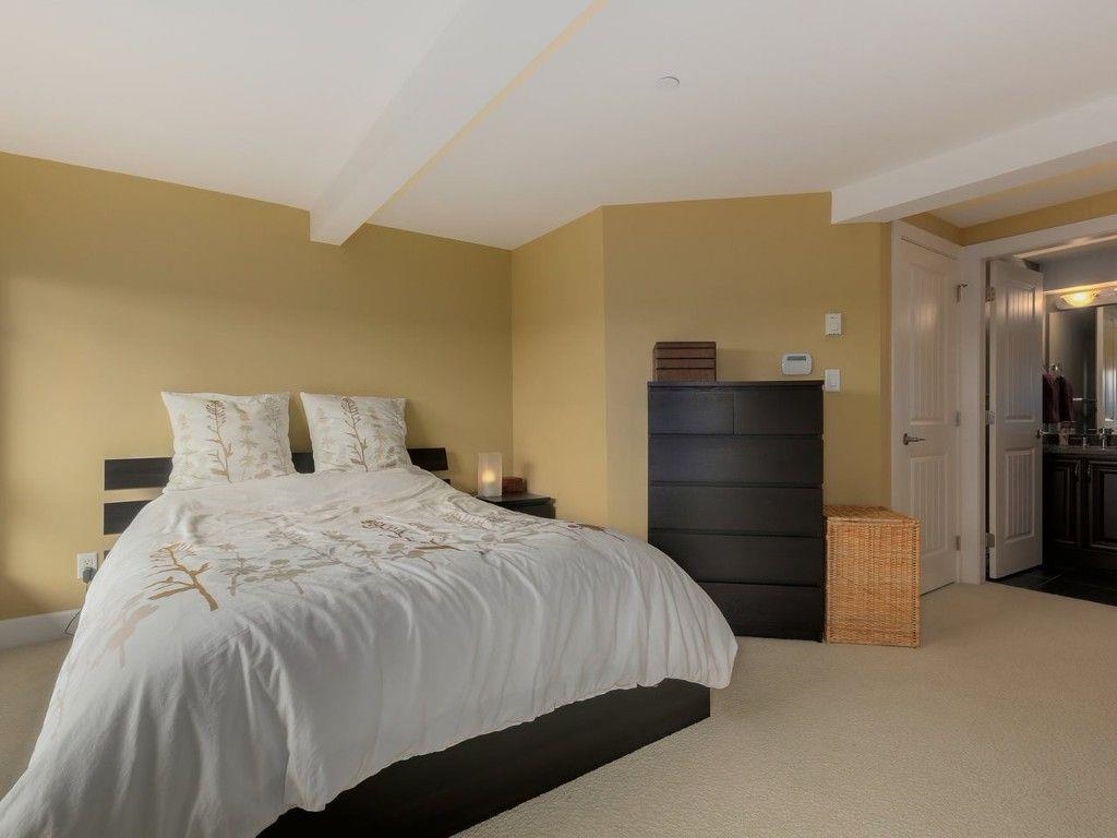 Breakfast Nook Photo of 7 215 E 4 Street, North Vancouver, BC