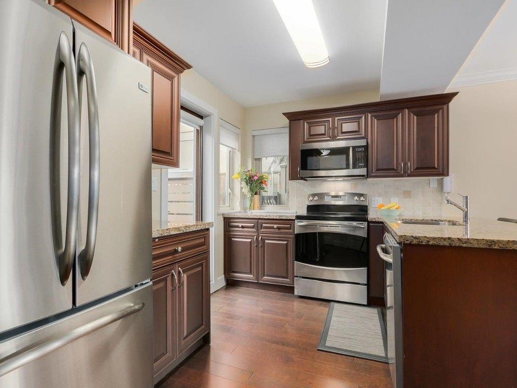 Kitchen Island Photo of 7 215 E 4 Street, North Vancouver, BC
