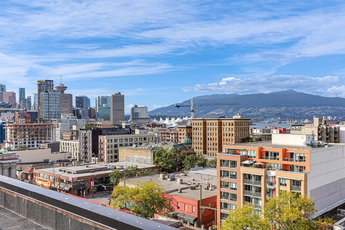 Kitchen Photo of 903 239 Keefer Street, Vancouver, BC