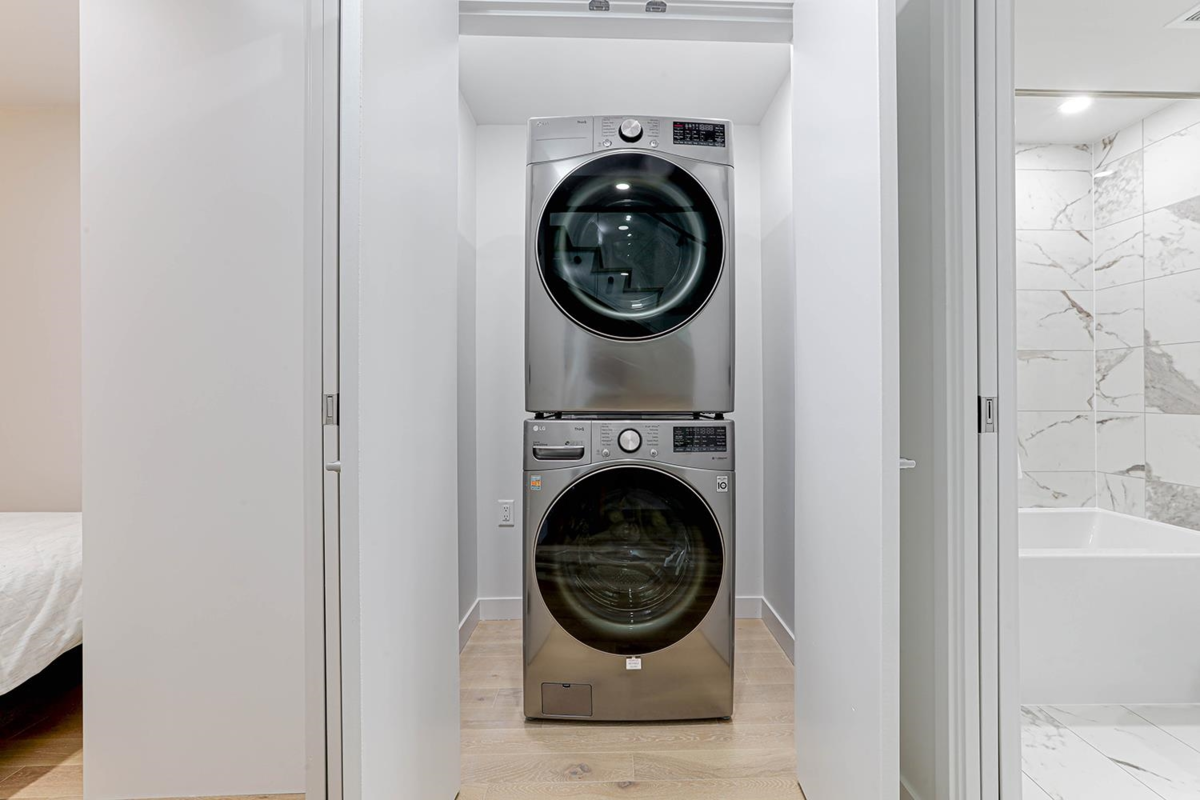 Outdoor Patio Photo of 903 239 Keefer Street, Vancouver, BC