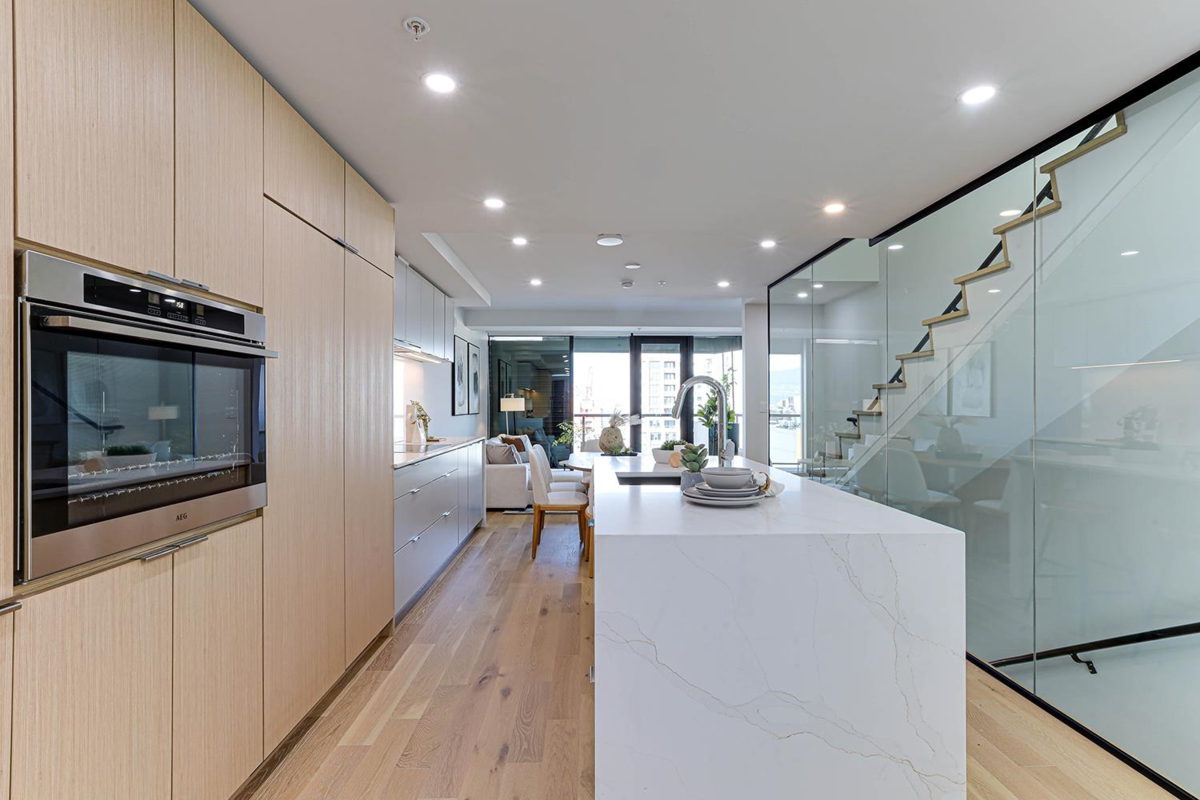 Primary Bathroom Photo of 903 239 Keefer Street, Vancouver, BC