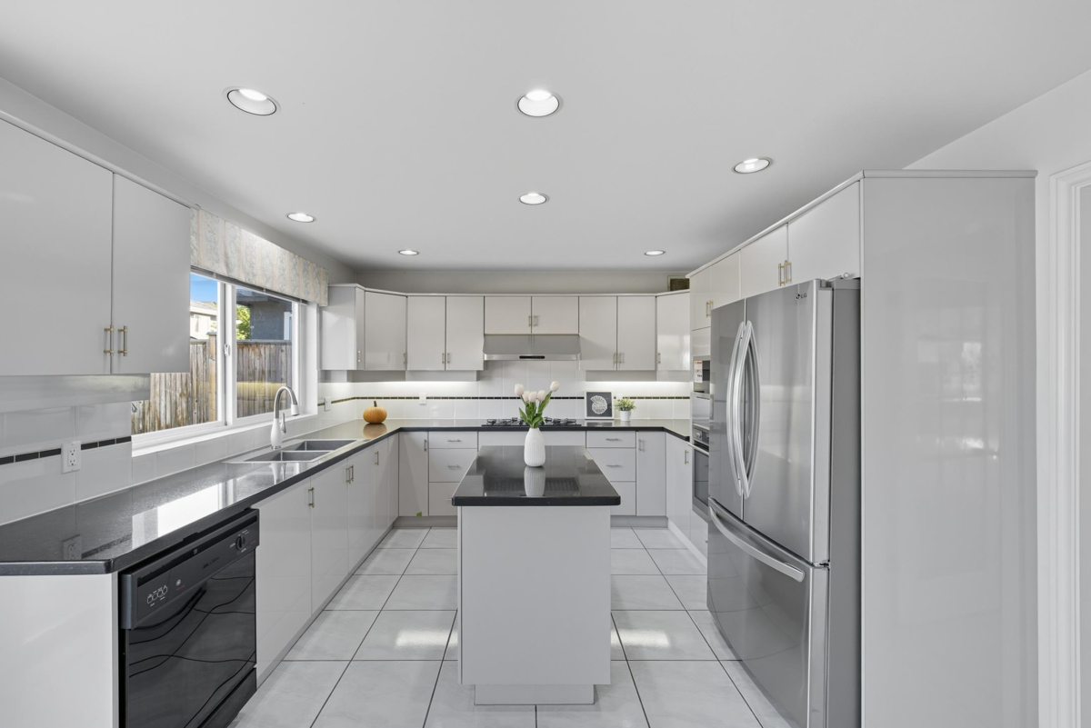 Kitchen Island Photo of 12631 Cameron Drive, Richmond, BC
