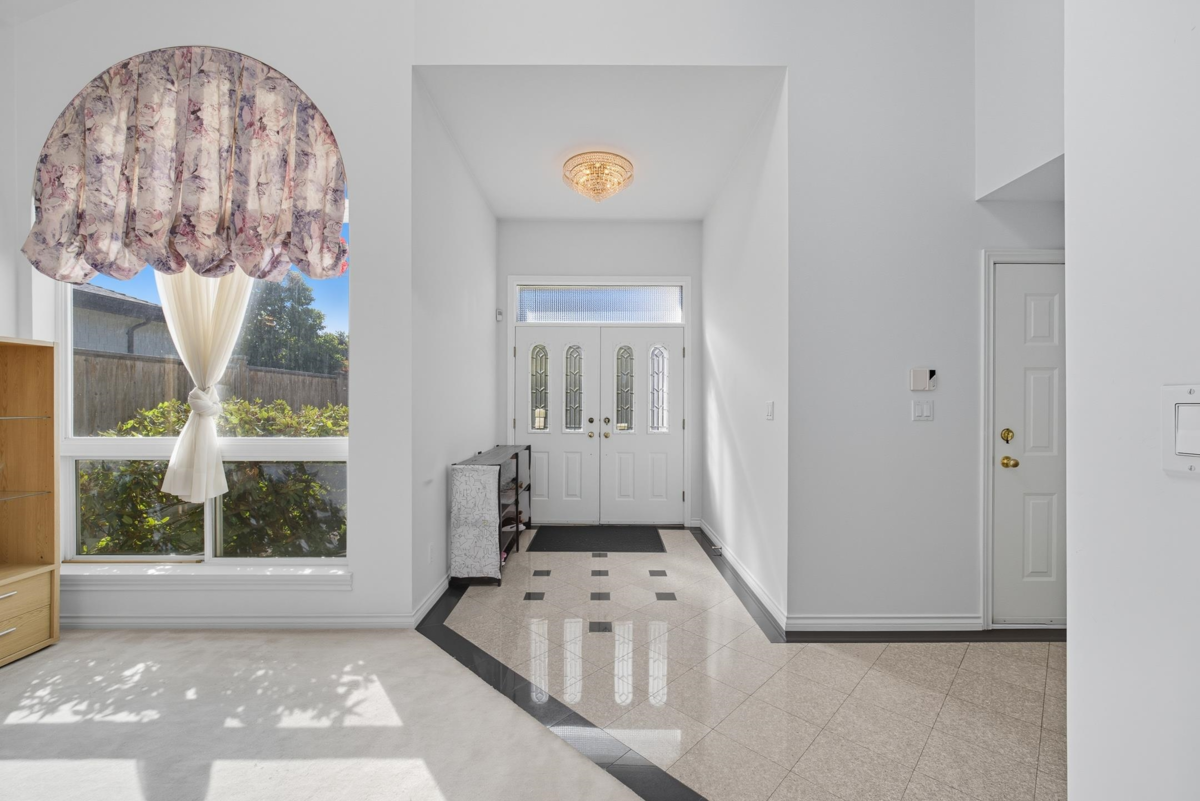 Living Room Photo of 12631 Cameron Drive, Richmond, BC