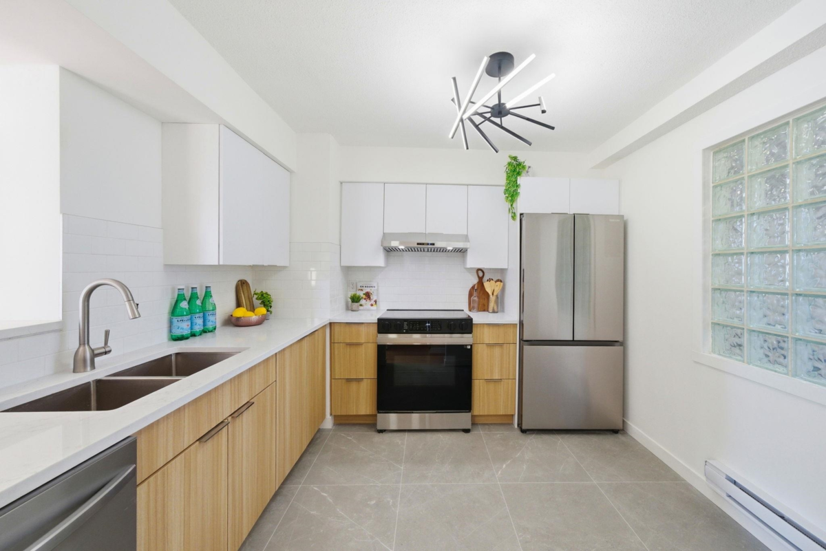 Breakfast Nook Photo of 702 1771 Nelson Street, Vancouver, BC