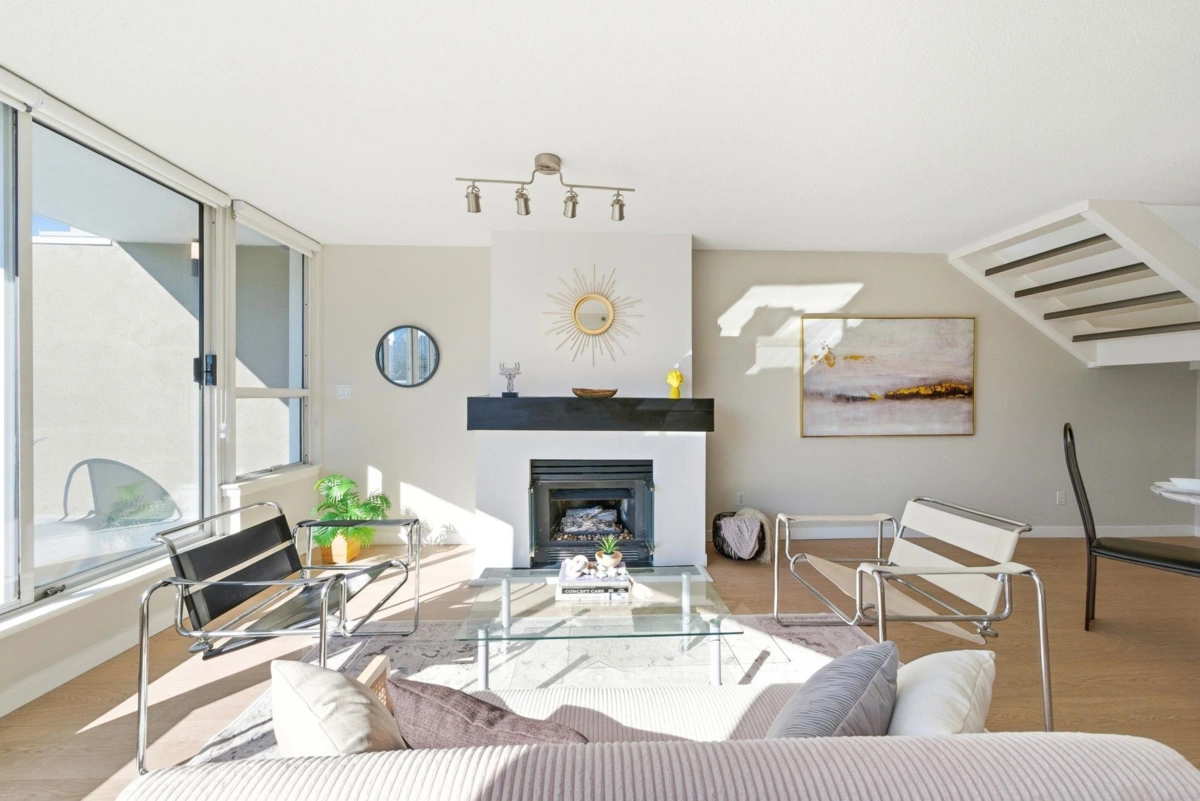 Dining Area Photo of 702 1771 Nelson Street, Vancouver, BC