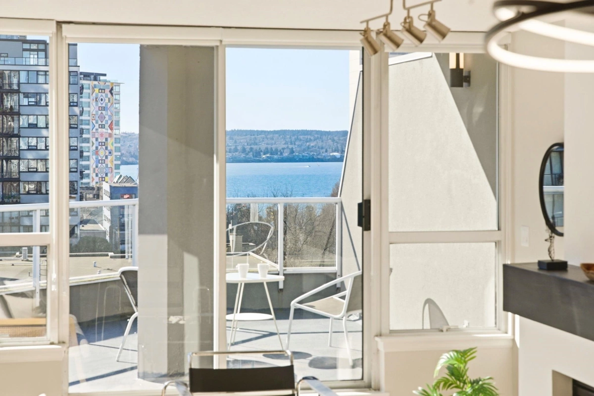 Entry Foyer Photo of 702 1771 Nelson Street, Vancouver, BC