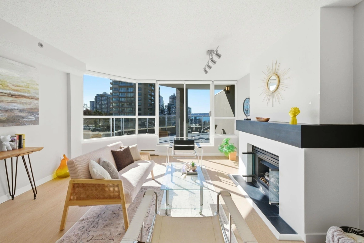 Kitchen Photo of 702 1771 Nelson Street, Vancouver, BC