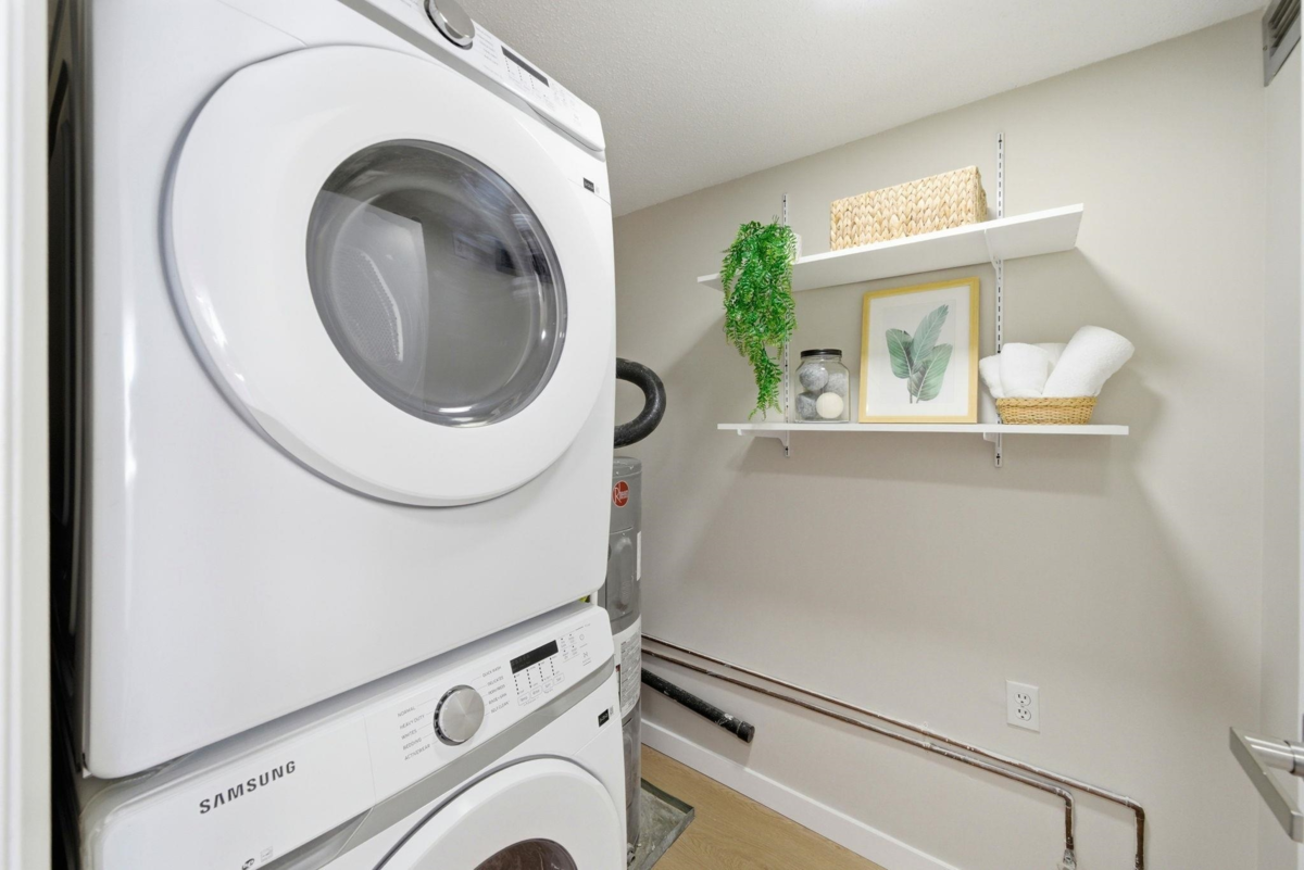 Swimming Pool Photo of 702 1771 Nelson Street, Vancouver, BC