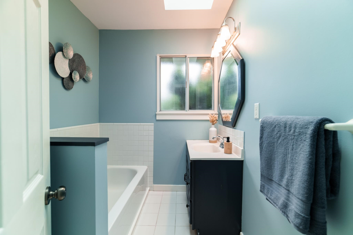 Entry Foyer Photo of 1323 E 29th Street, North Vancouver, BC
