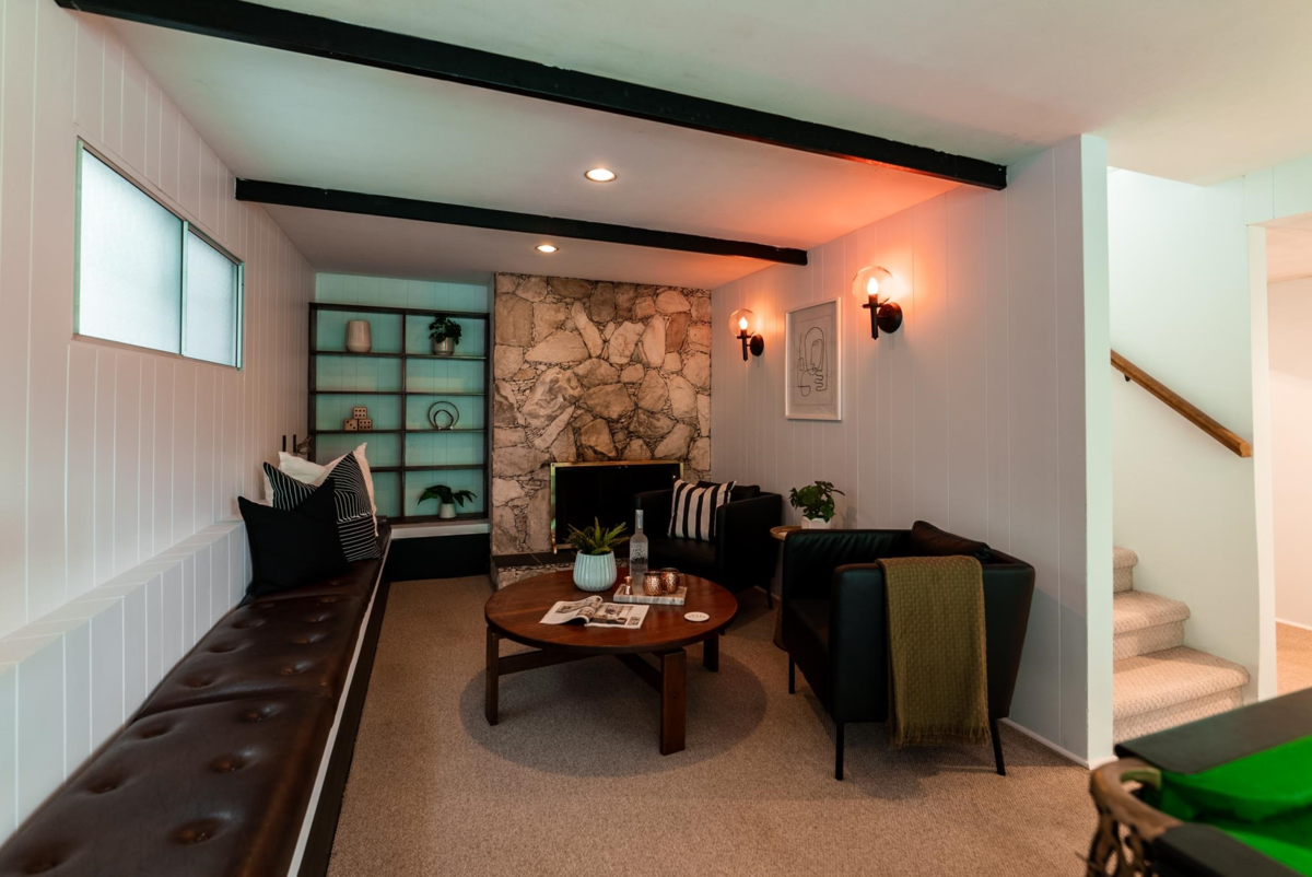 Hallway Photo of 1323 E 29th Street, North Vancouver, BC