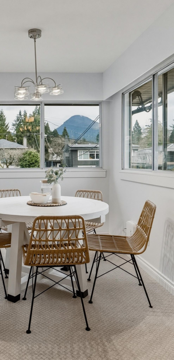 Walk-In Closet Photo of 1323 E 29th Street, North Vancouver, BC