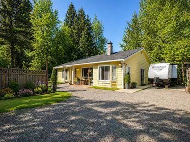 23519 Lougheed Highway, Maple Ridge, BC, Maple Ridge — Single Family Residence for sale