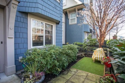 Front Yard Photo of 65 6450 187 Street, Surrey, BC