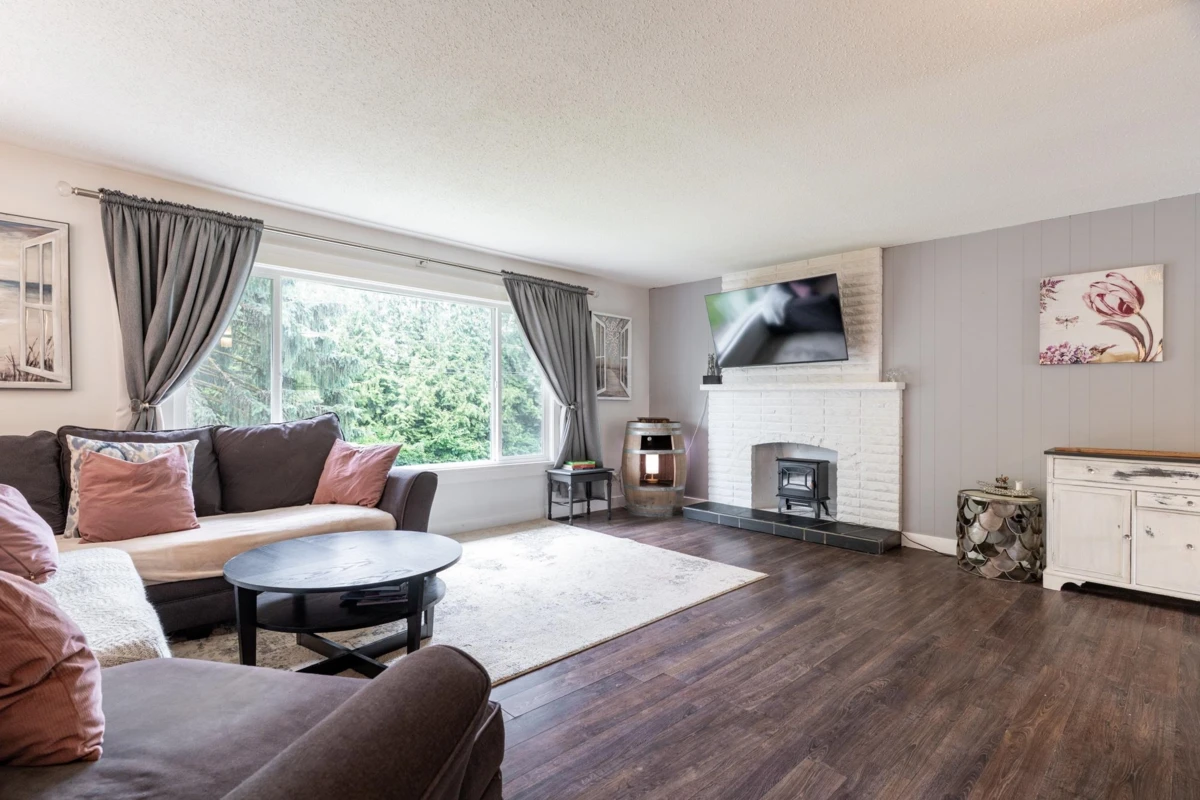 Family Room Photo of 24991 100 Avenue, Maple Ridge, BC