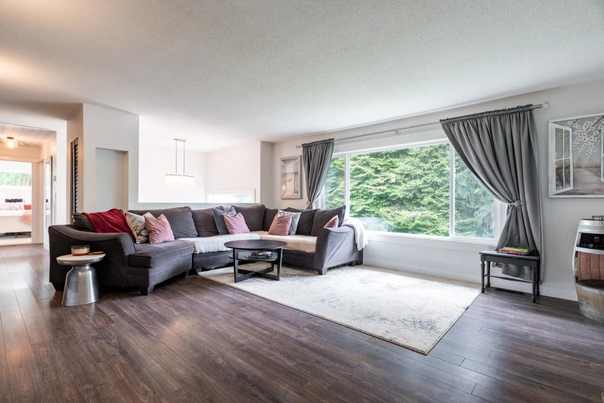 Living Room Photo of 24991 100 Avenue, Maple Ridge, BC