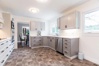 Kitchen Island Photo of 24991 100 Avenue, Maple Ridge, BC