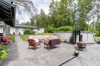 Staircase Photo of 24991 100 Avenue, Maple Ridge, BC