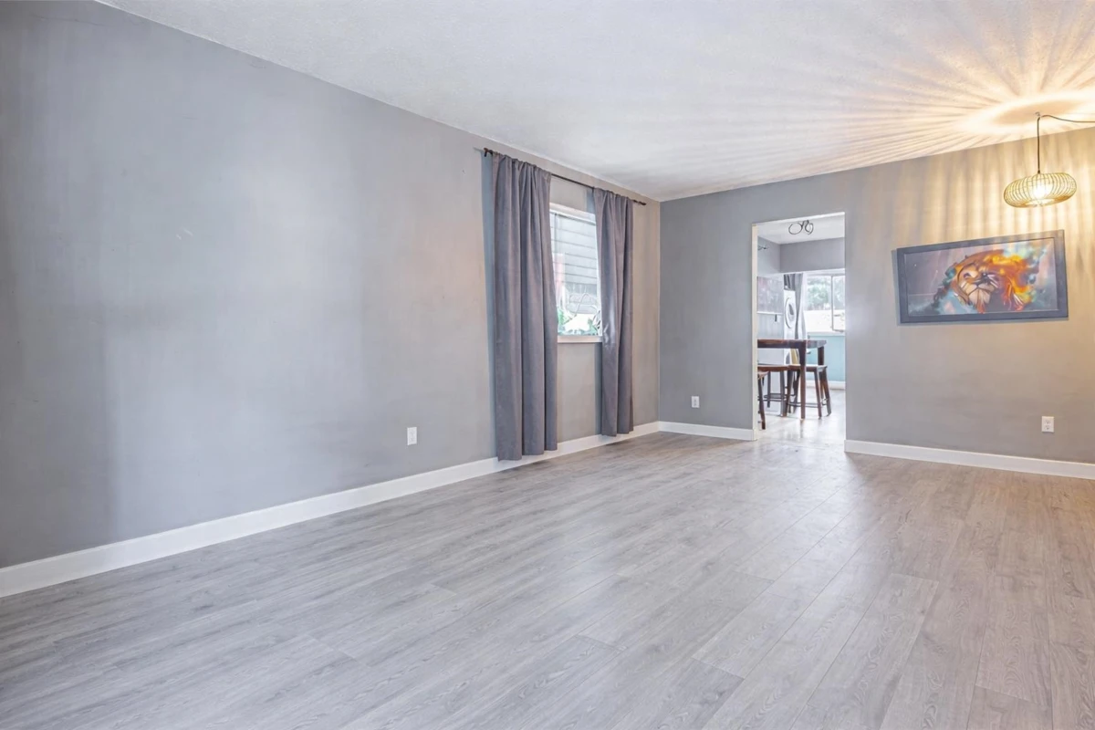 Living Room Photo of 33186 3rd Avenue, Mission, BC