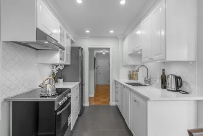 Kitchen Island Photo of 402 1750 Esquimalt Avenue, West Vancouver, BC