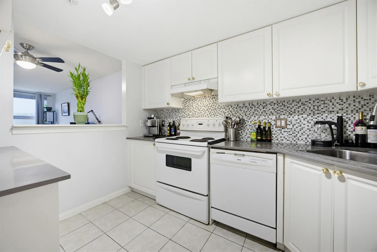 Family Room Photo of 202 1519 Grant Avenue, Port Coquitlam, BC
