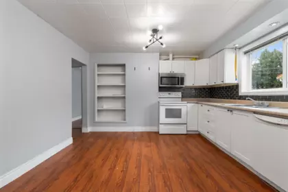 Kitchen Island Photo of 8825 Edward Street, Chilliwack, BC