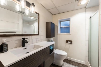 Hallway Photo of 635 Midvale Street, Coquitlam, BC