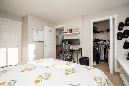 Entry Foyer Photo of 6926 190 Street, Surrey, BC