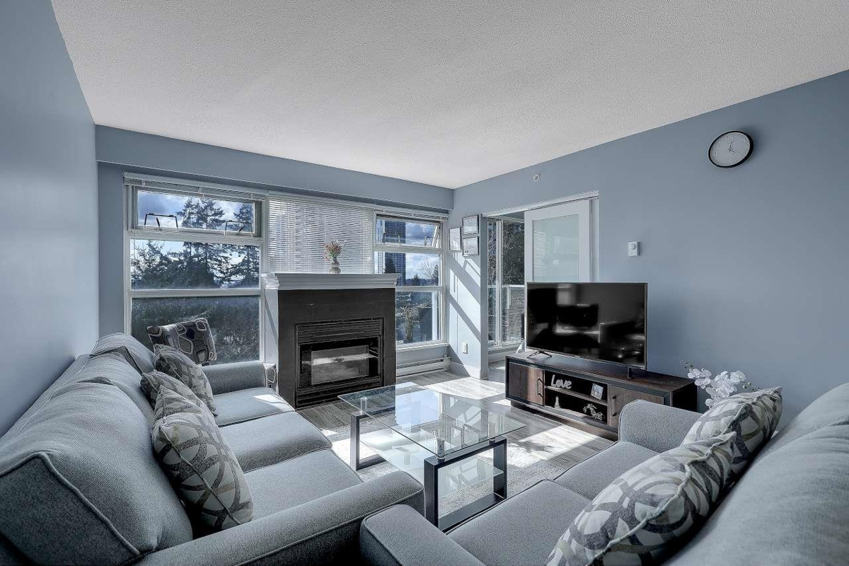 Family Room Photo of 905 9830 Whalley Boulevard, Surrey, BC