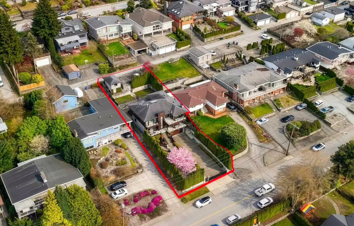 Family Room Photo of 1068 Holdom Avenue, Burnaby, BC