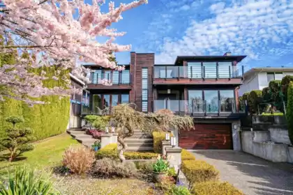 1068 Holdom Avenue, Burnaby, BC, Burnaby — Single Family Residence for sale