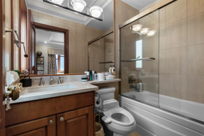 Guest Bathroom Photo of 1155 W 54th Avenue, Vancouver, BC