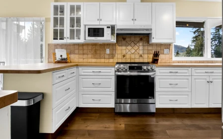Kitchen Island Photo of 981 Kinsac Street, Coquitlam, BC